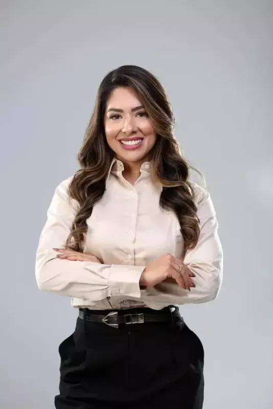 Dra. Lara Maciel