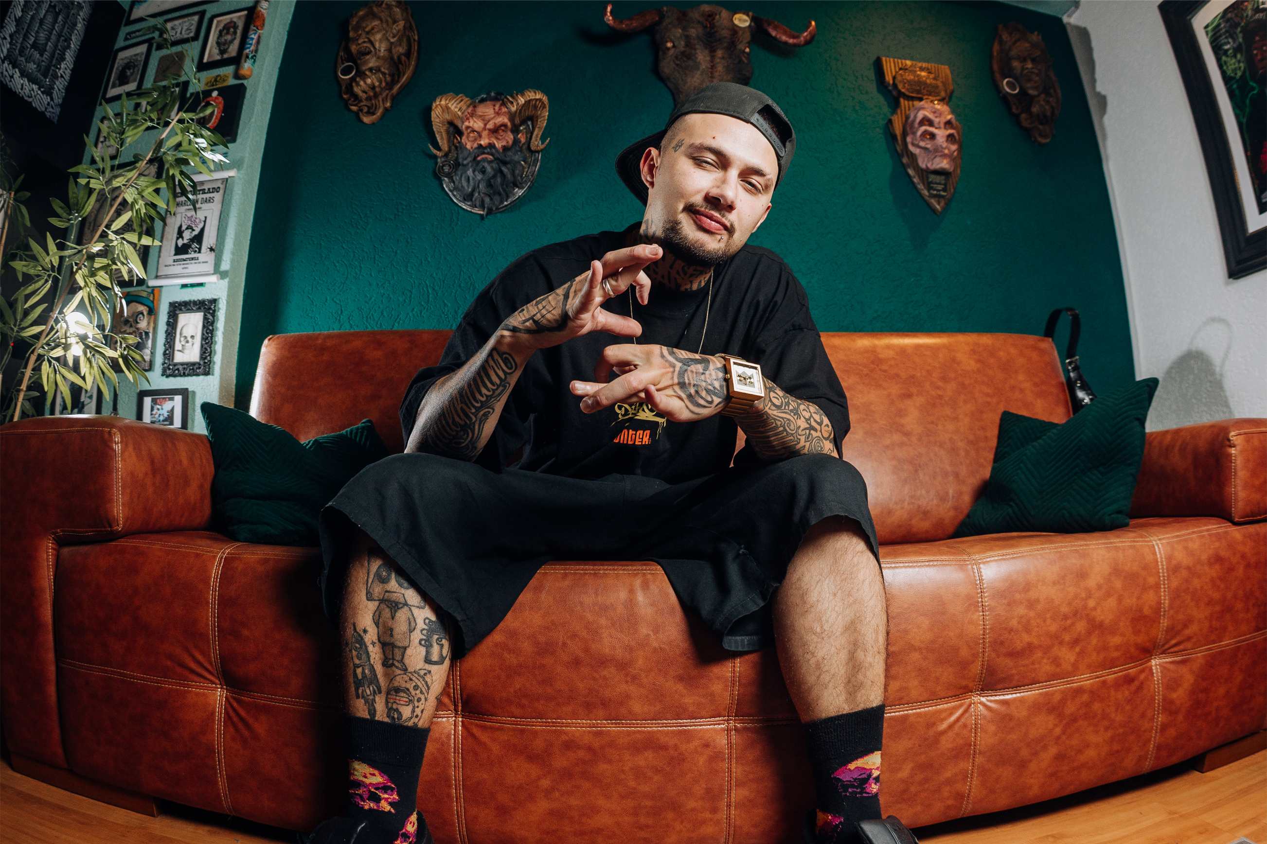 Alan Skoobe Tatuando