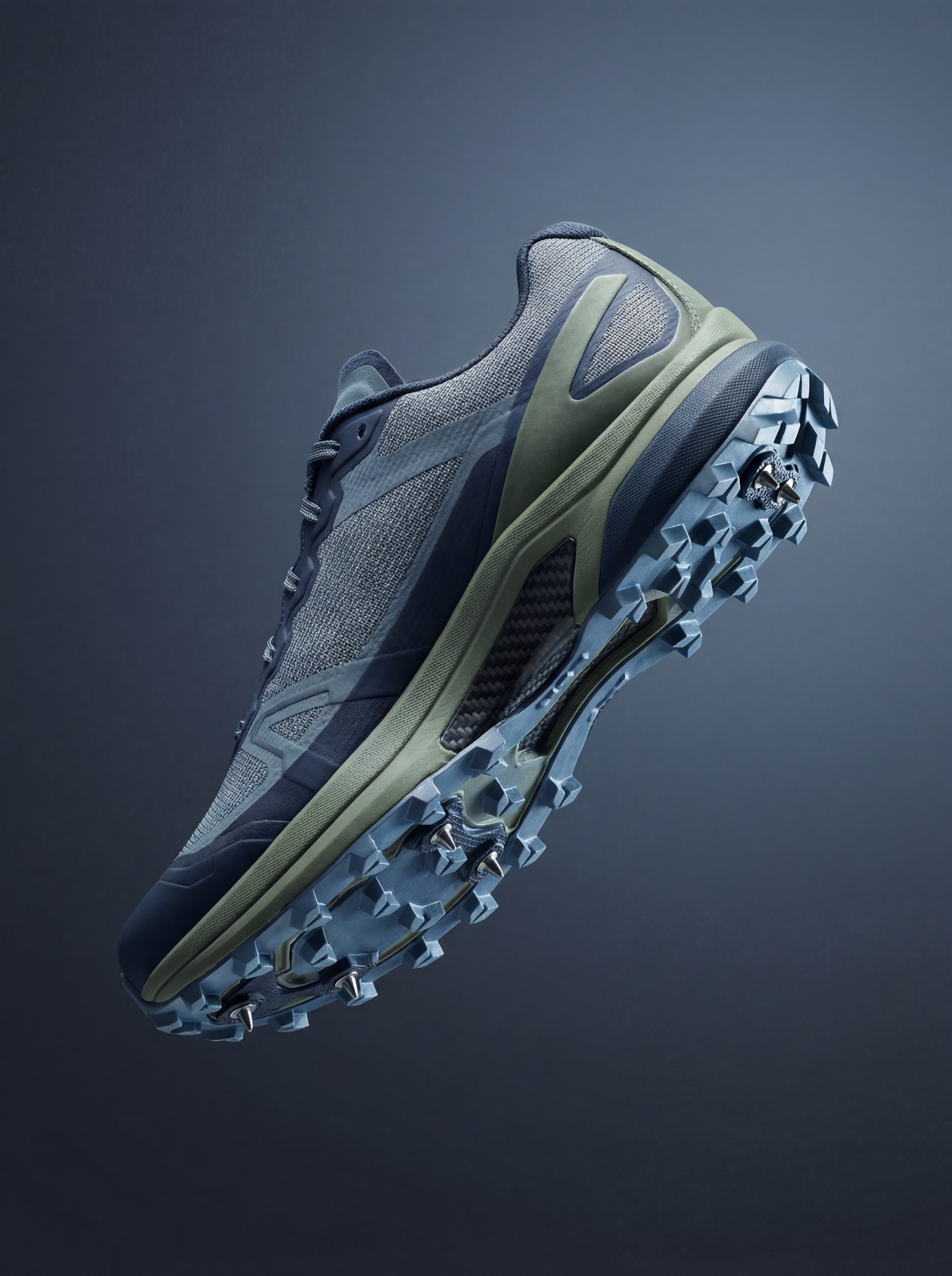 Trail running shoe with metal spikes