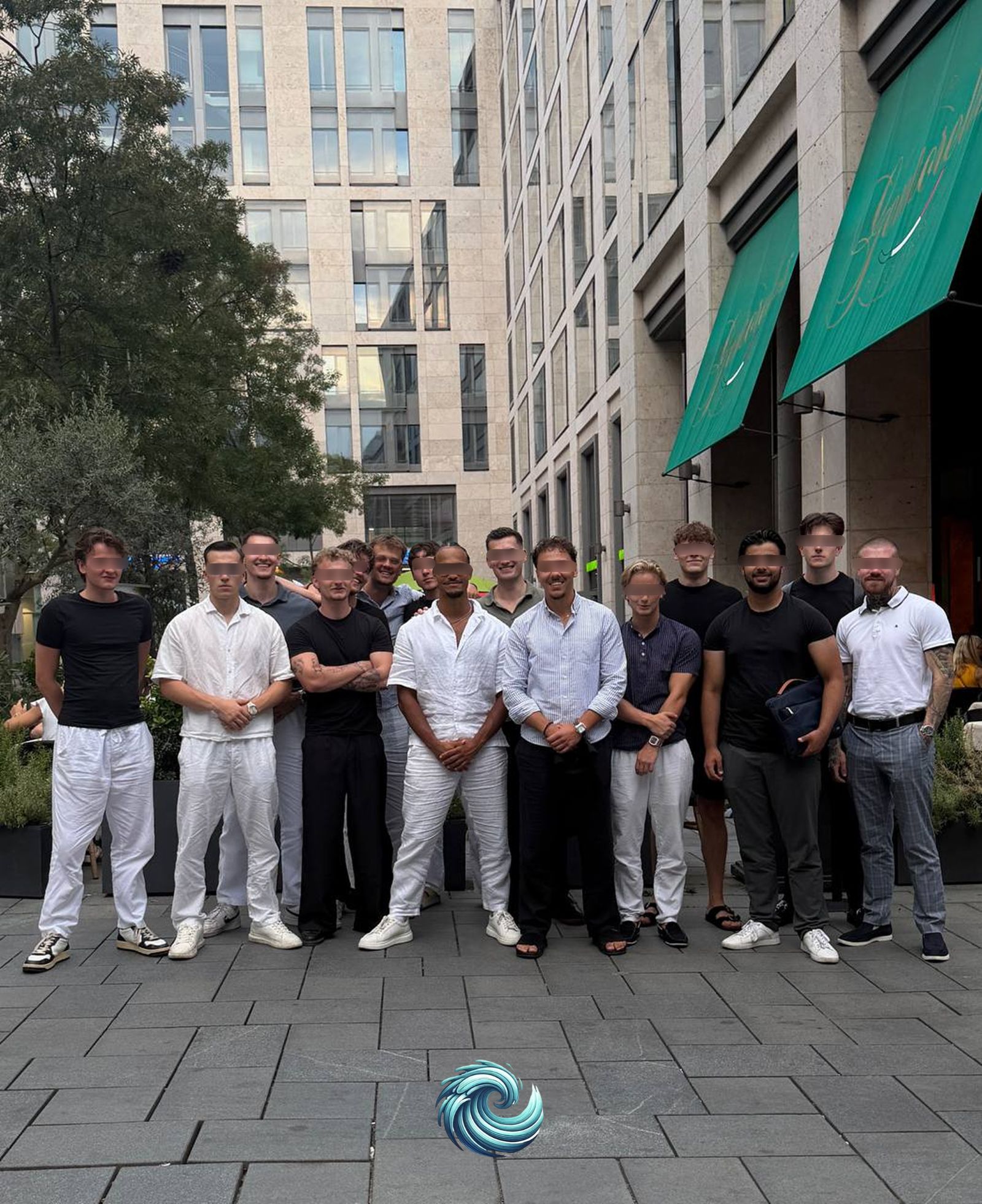 Gruppenfoto der TheWave-Community