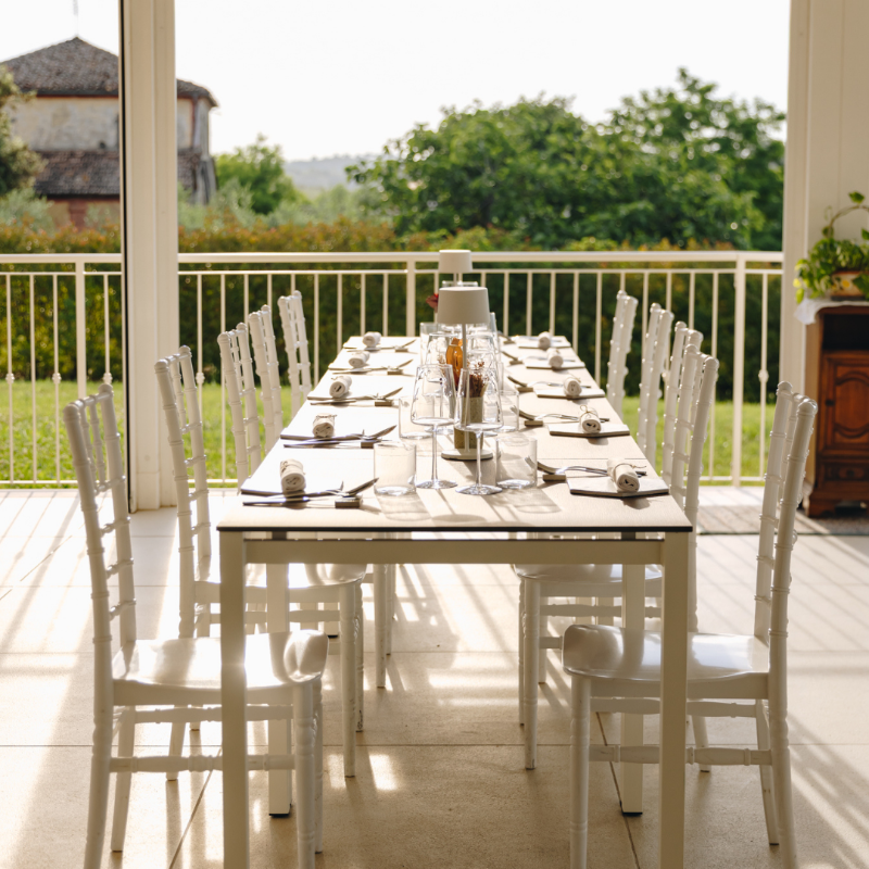 Elegant Outdoor Dining Table Setup