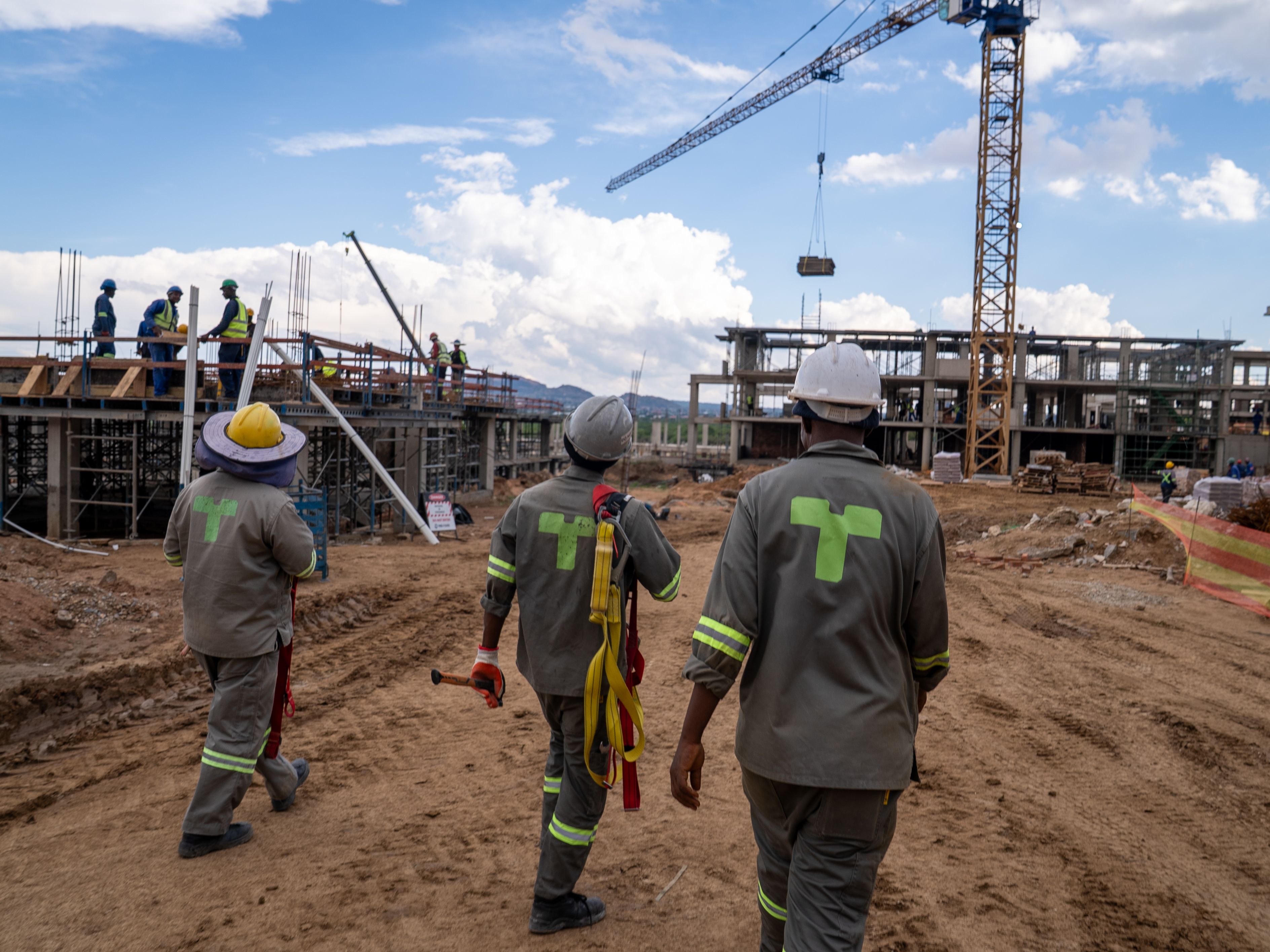 T Construction site engineering and construction work